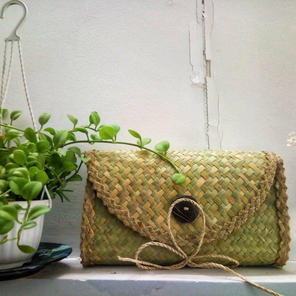 Handmade cross body Straw purse